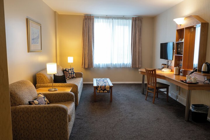 Room 8 of 77