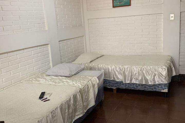 Room 4 of 32