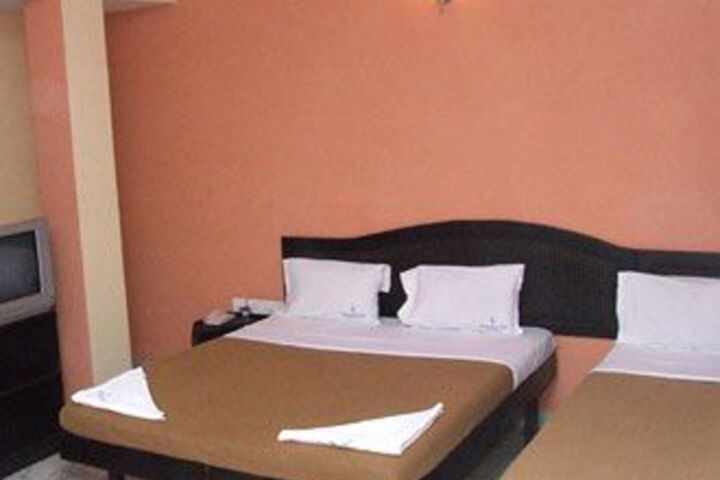 Room 2 of 3