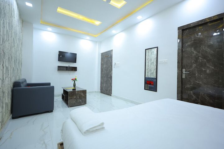 Room 7 of 18