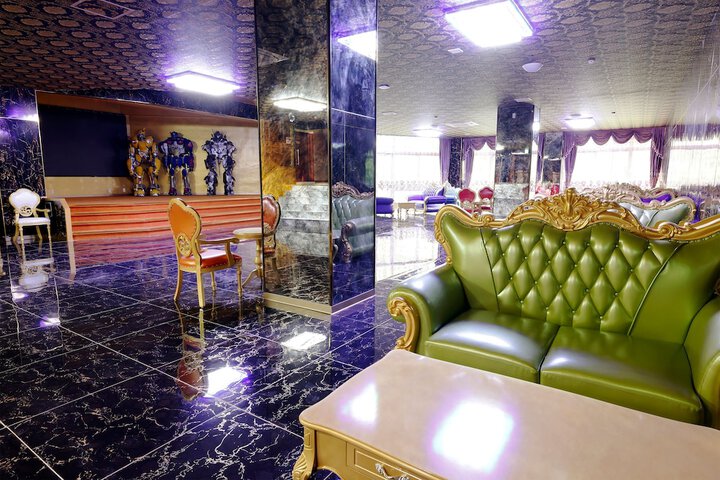 Lounge 168 of 185