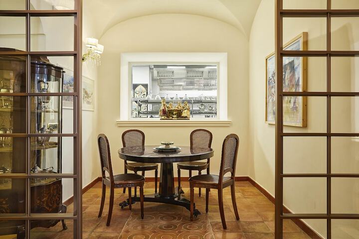 Dining 84 of 136
