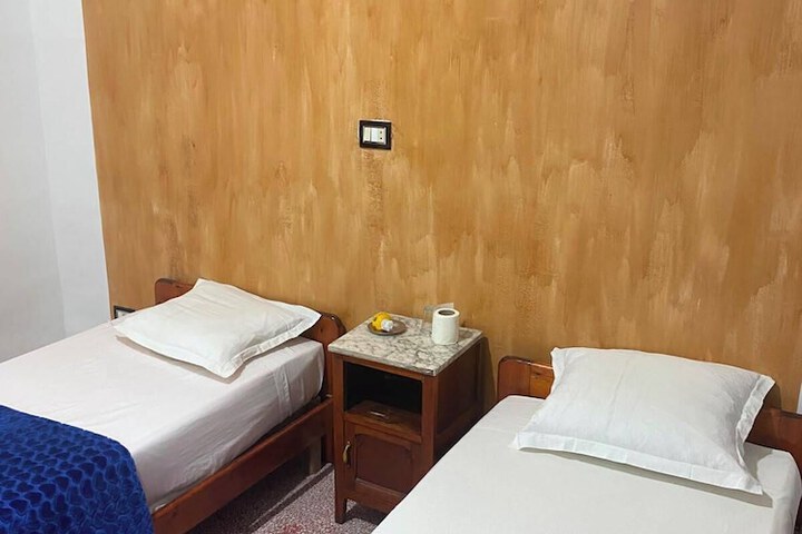 Room 4 of 42