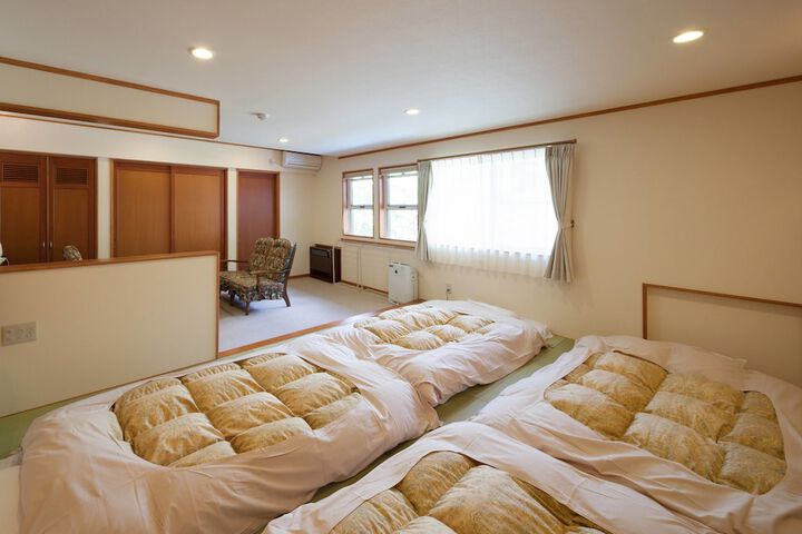 Room 10 of 33