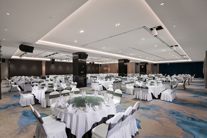 Ballroom/Hall 113 of 124