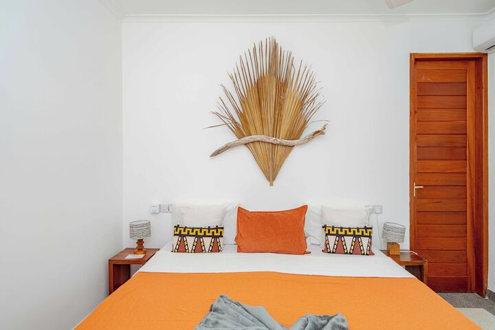Room 2 of 28
