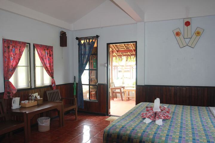 Room 12 of 117