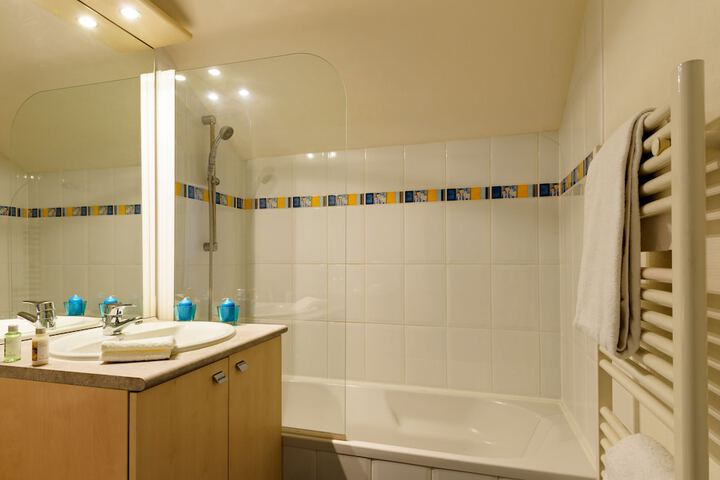 Room 14 of 28