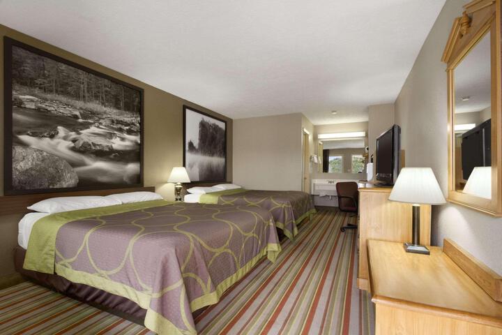 1 Queen Bed (13 of 30)