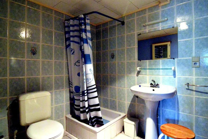Room 8 of 18