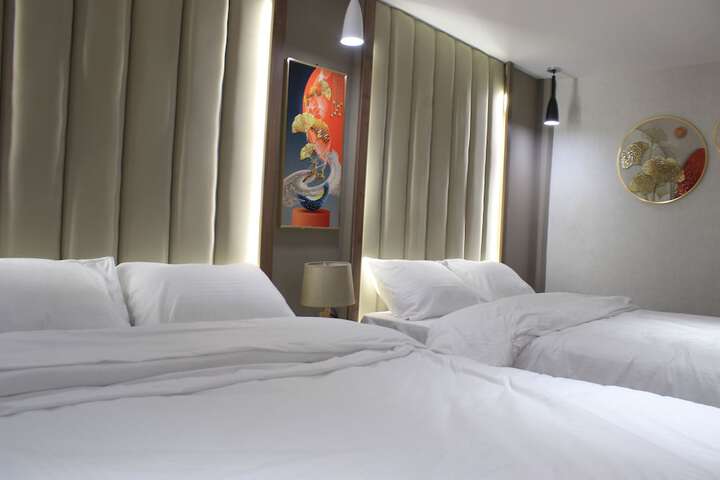 Room 13 of 48