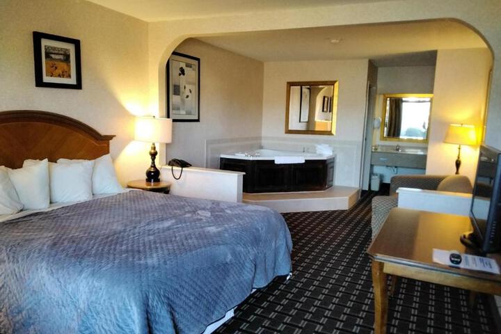 1 King Bed (12 of 13)