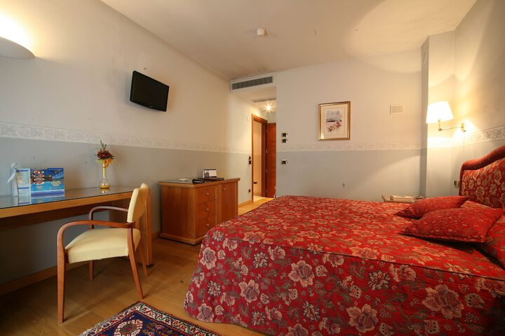 Room 5 of 51