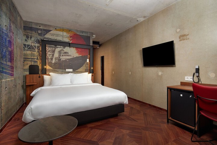 Room 10 of 50