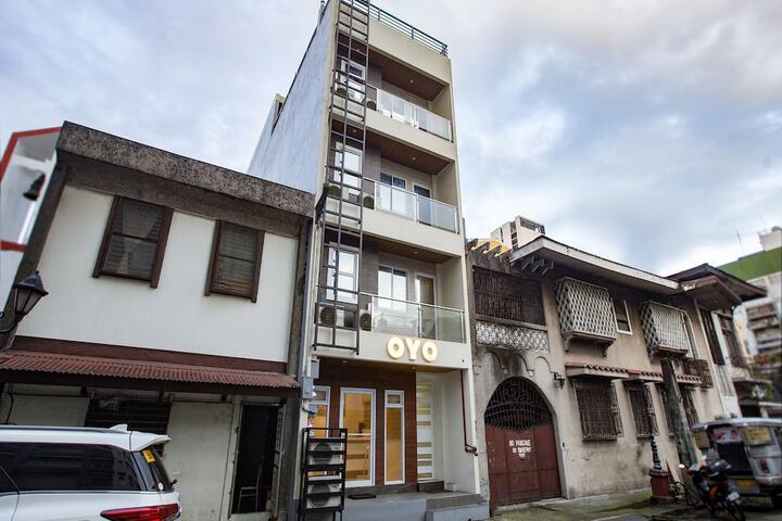 OYO 605 The Quarters
