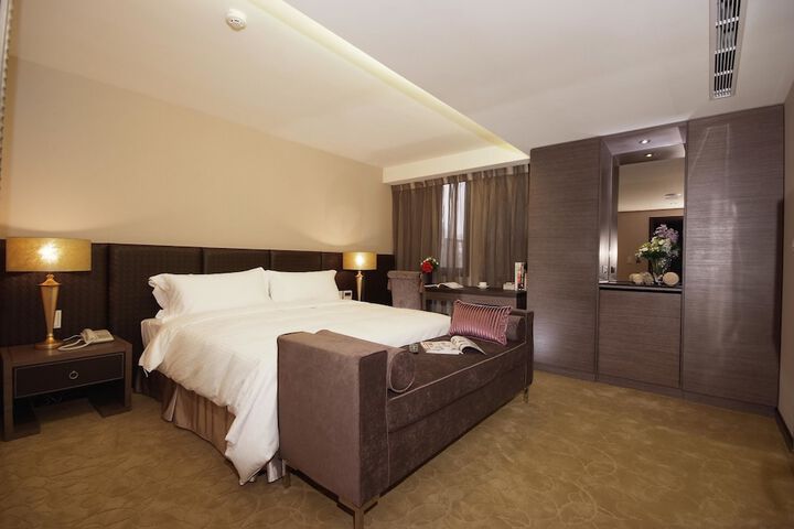 Room 9 of 30
