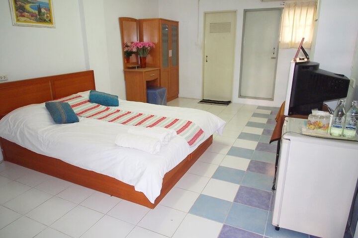 Room 10 of 38