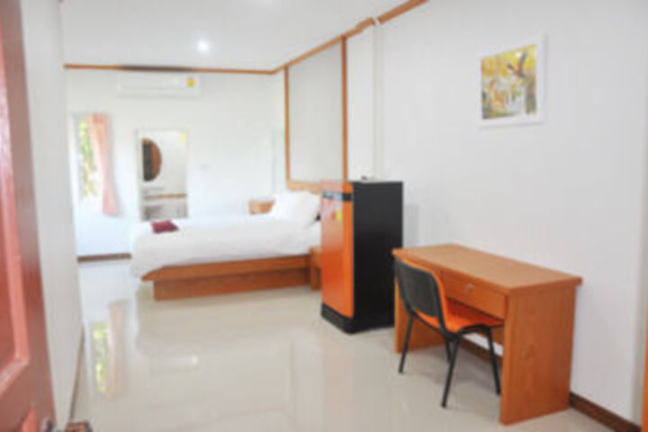 Room 5 of 9