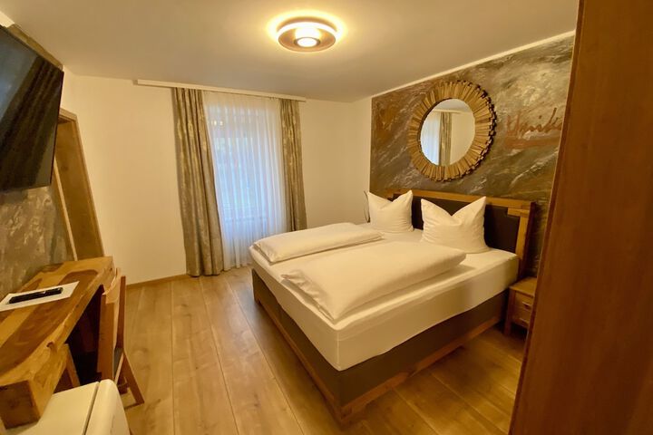 Room 6 of 24