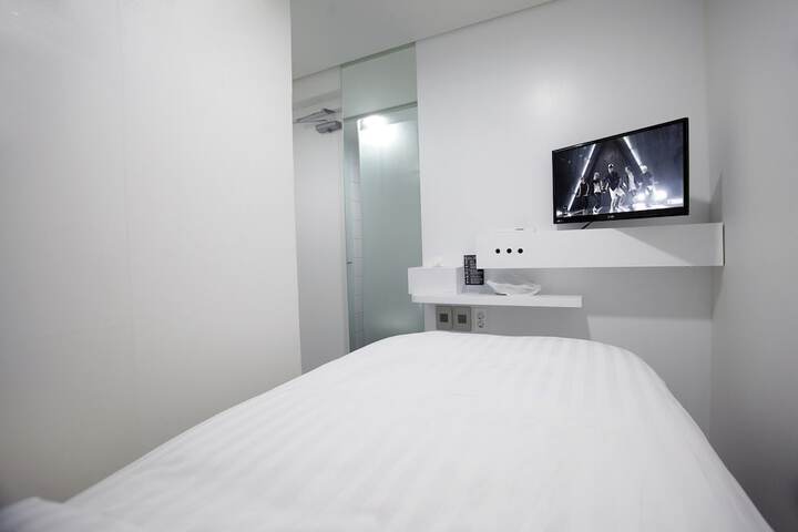 Room 11 of 44