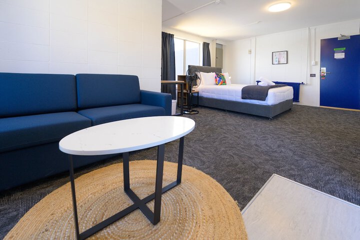 Room 43 of 165