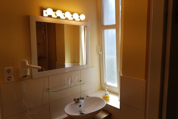Room 29 of 35