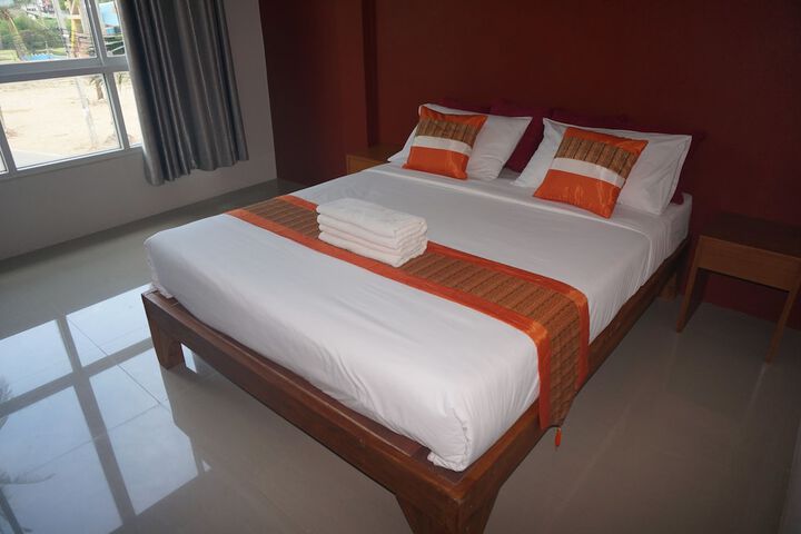 Room 5 of 62