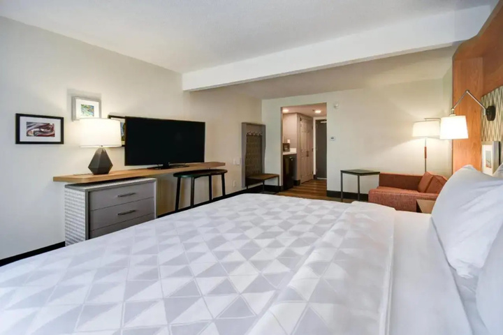 Room 8 of 27