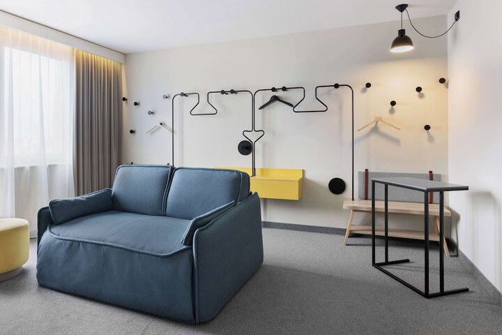 Room 47 of 100