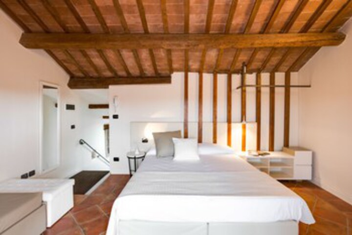 Room 14 of 39