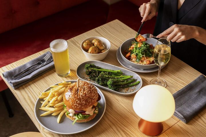 Dining 90 of 125