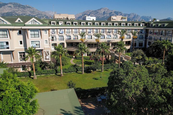 Hotel Exterior 30 of 36
