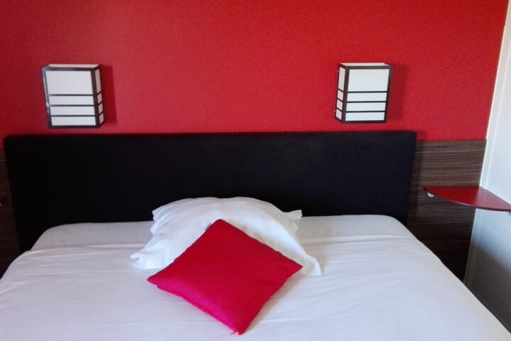 Room 7 of 80