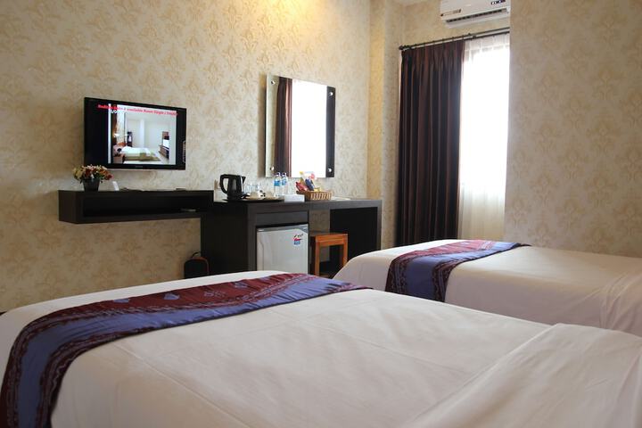 Room 2 of 33