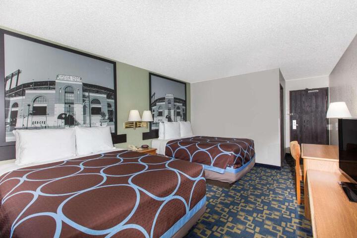 1 Queen Bed (14 of 15)