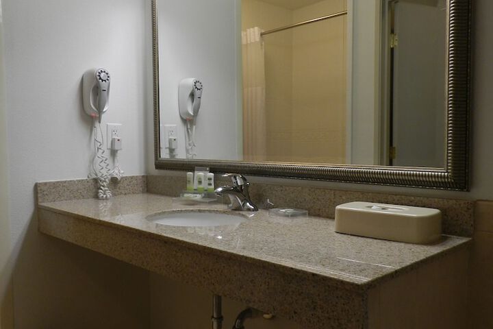 Bathroom sink