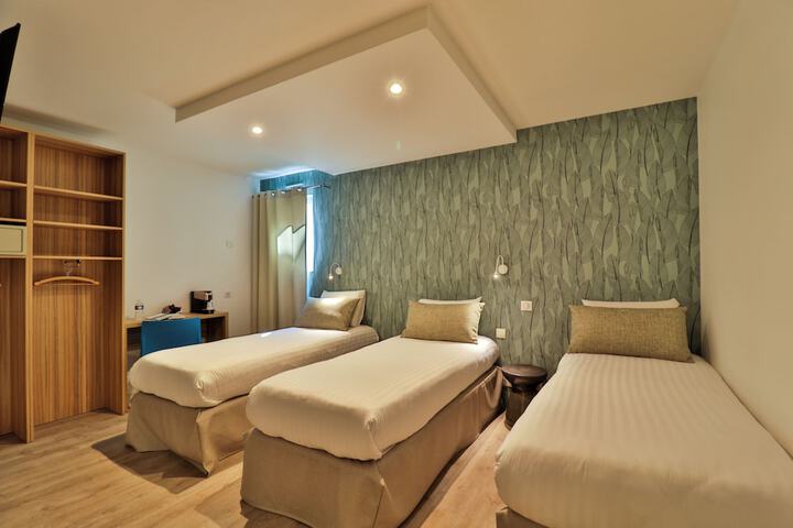Room 48 of 80