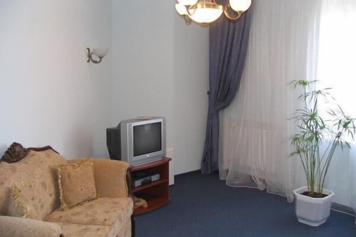 Room 17 of 36