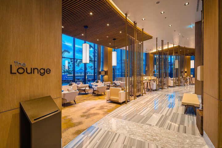 Lounge 96 of 139
