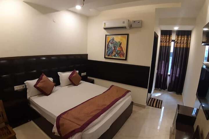 Room 3 of 14