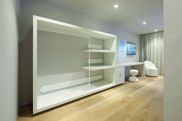 Room 6 of 40