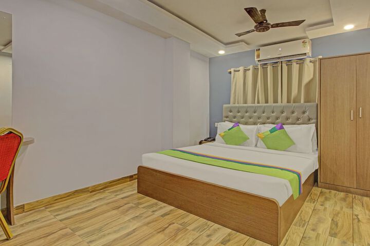 Room 11 of 29