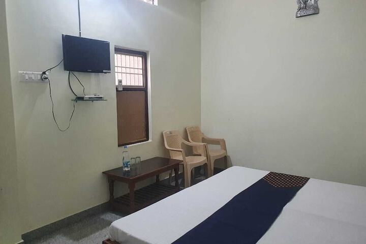 Room 8 of 13