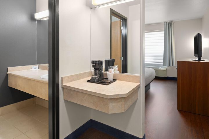 Room 34 of 74