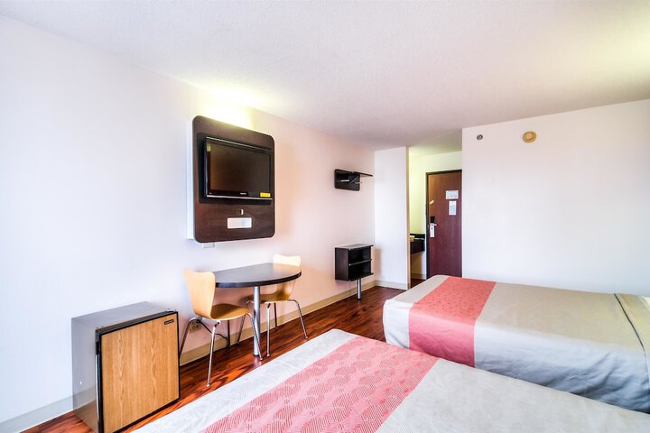 2 Double Beds (2 of 4)