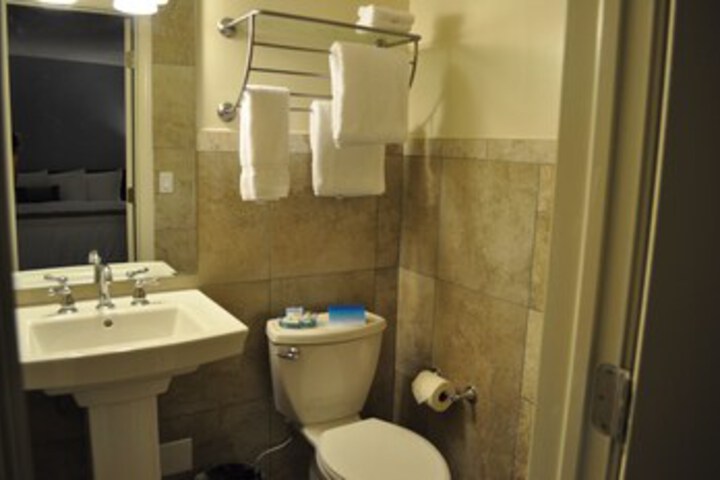 Room 6 of 18