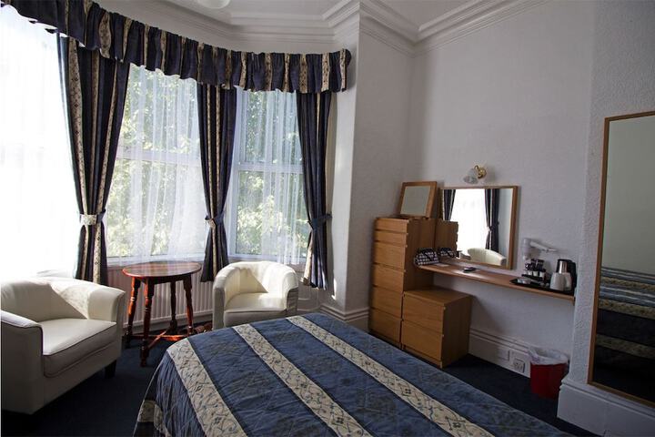 Room 4 of 41