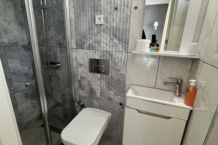 Room 12 of 18