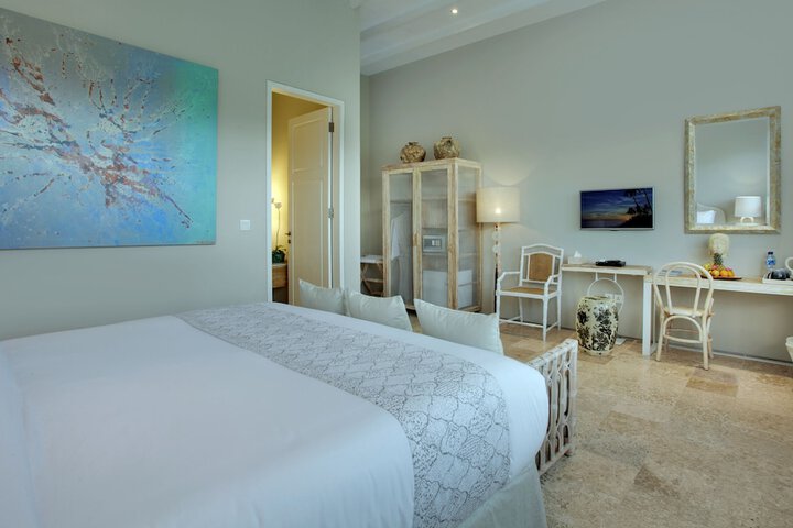 Room 3 of 37