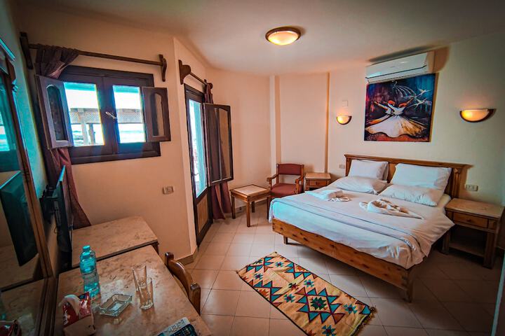 Room 10 of 72